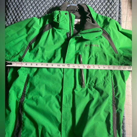 Columbia Omni tech green jacket with Hood - Picture 5 of 9
